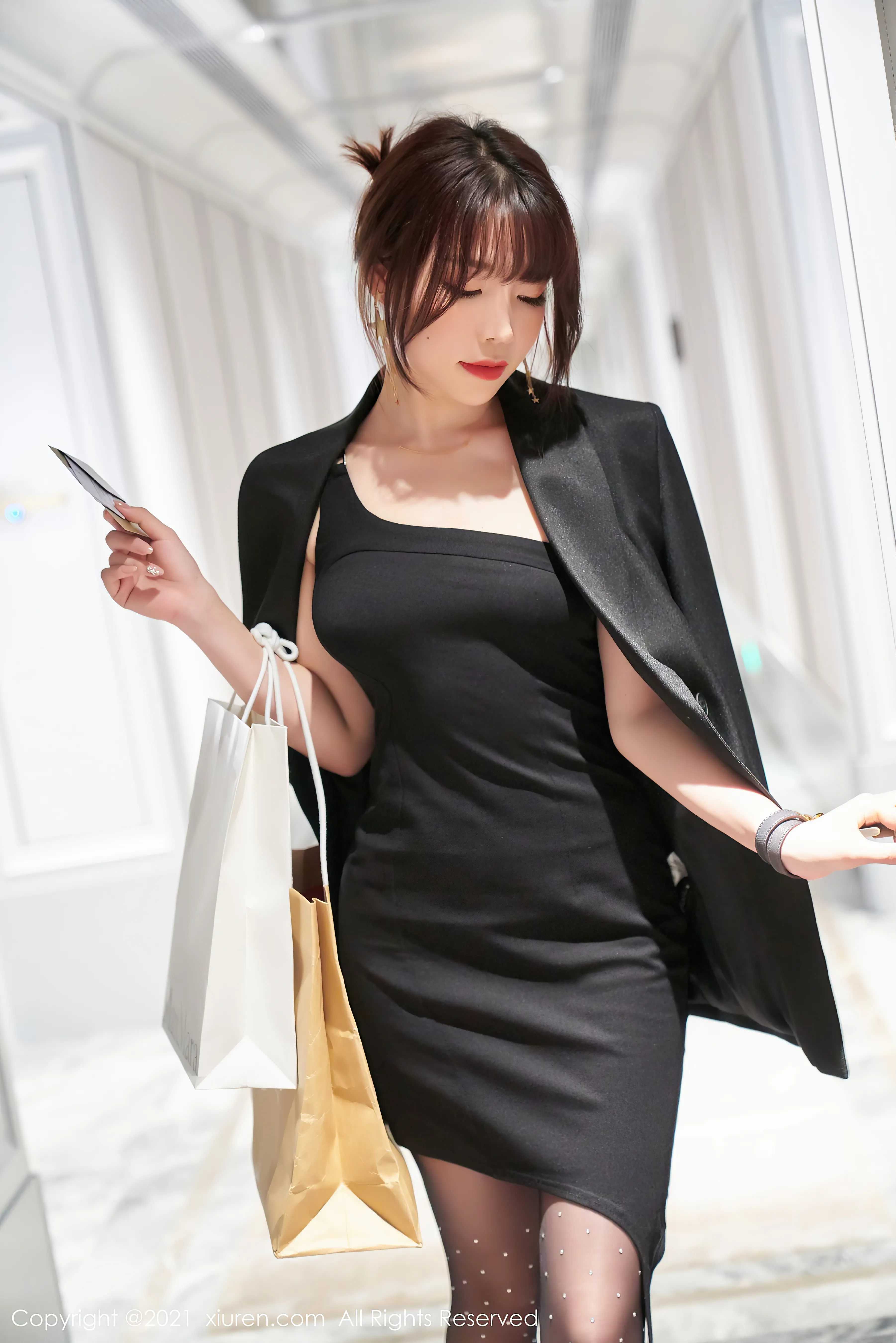 [XiuRen秀人网] No.3285 芝芝Booty [57P+601M]